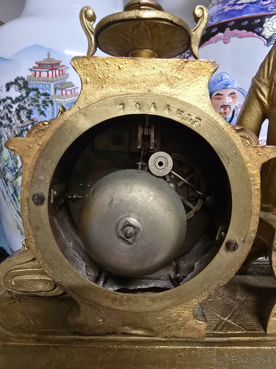 Krásne figurálne hodiny a svietniky - 11