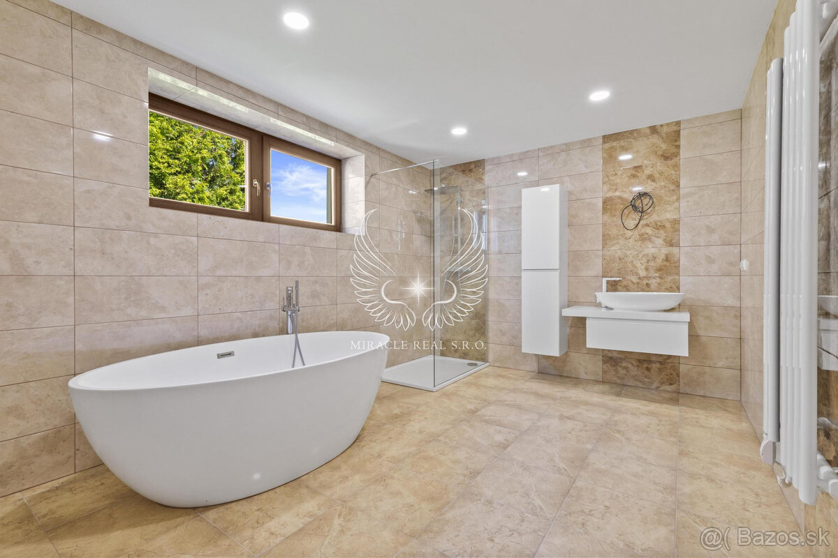 NOVOZREKONŠTRUOVANÝ 3PODLAŽNÝ ROD. DOM SO ZÁHRADOU POD LESOM - 11