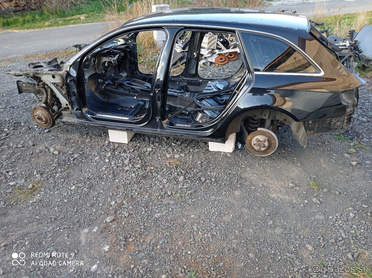 ľavé predné dvere Audi A4 b8 - 11