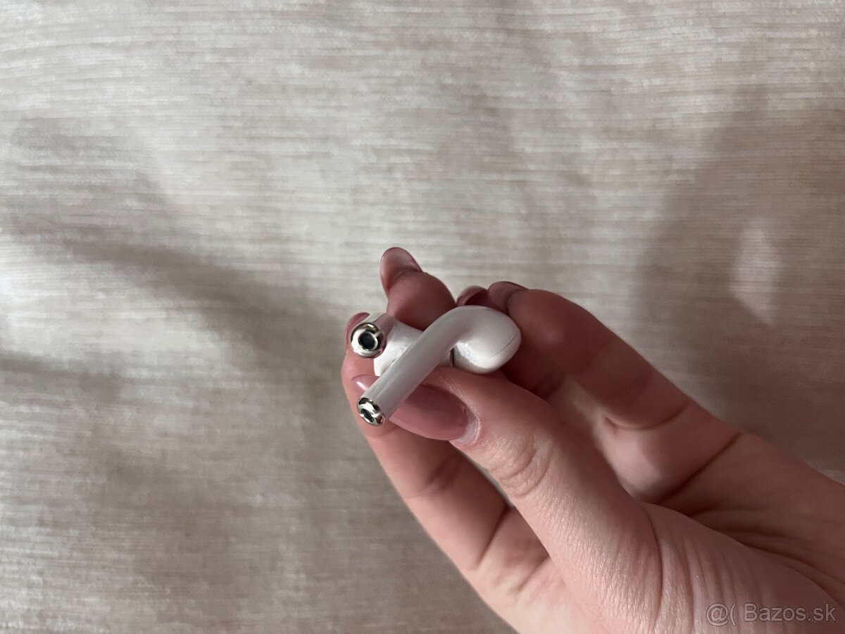 Apple AirPods 2 generácie - 11