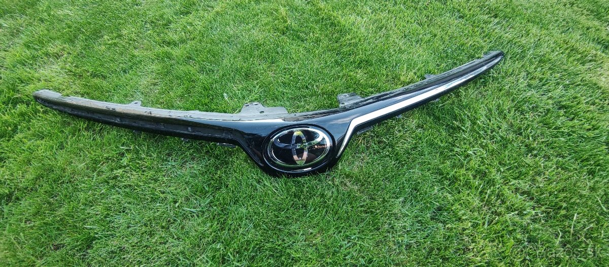 Toyota Corolla XII E21 2018 pre SEDAN - predna maska logo - 11