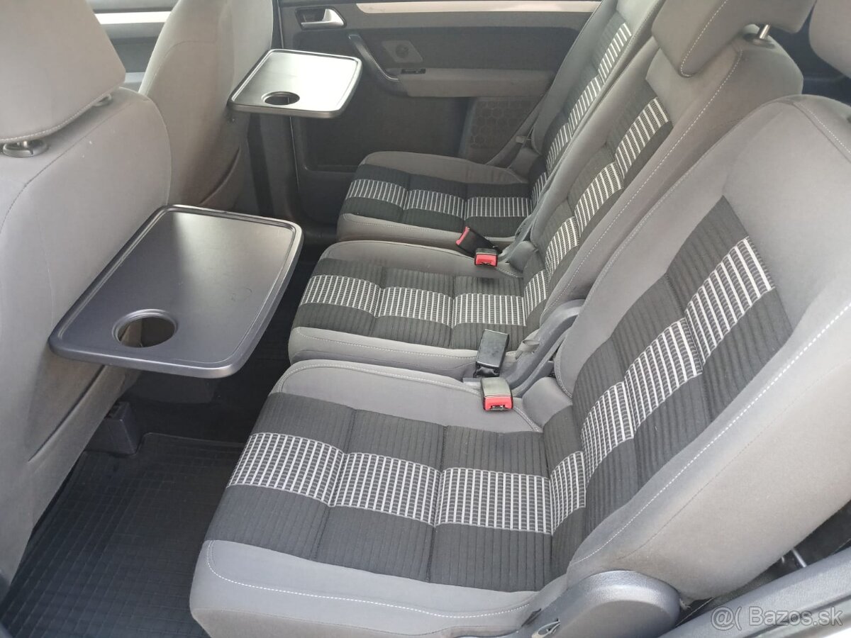Volkswagen Touran 7-miestný - 11