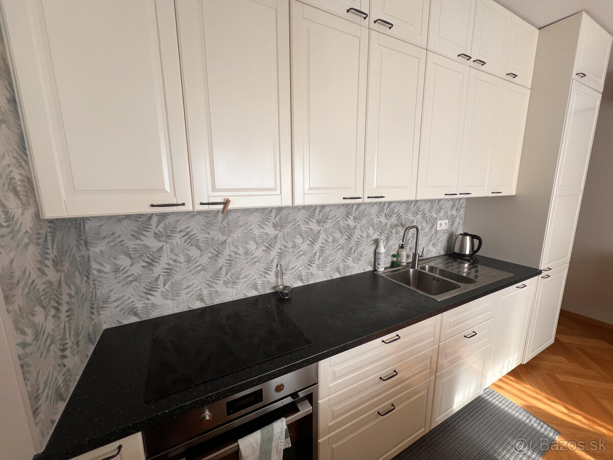 3-izbový byt na prenajom v centre Bratislavy - staré mesto - 11