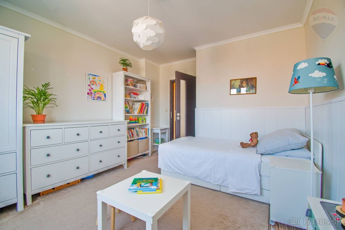 PREDAJ:3 izbový byt s garážou a záhradkou, blízko centra mes - 11