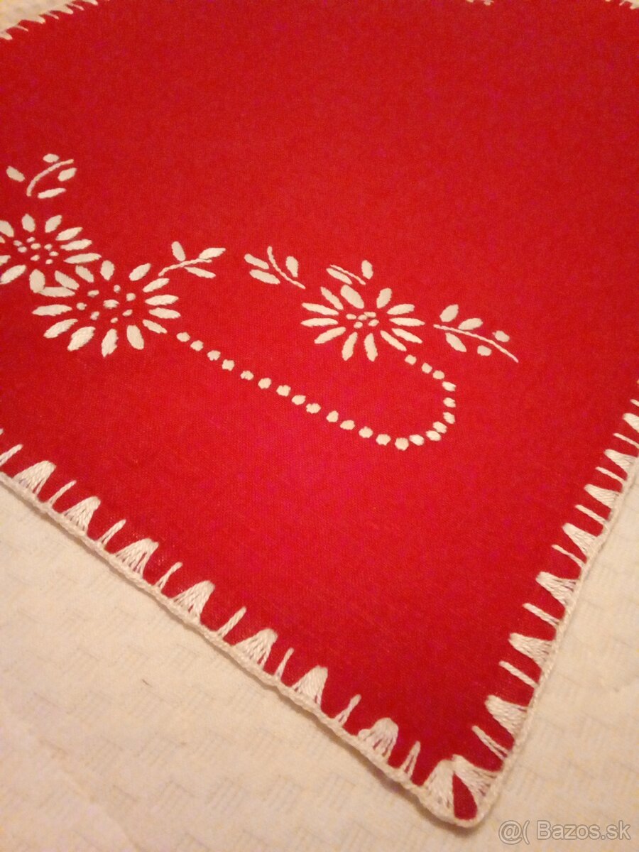 Ručne vyšívané obrusy 3 - 11