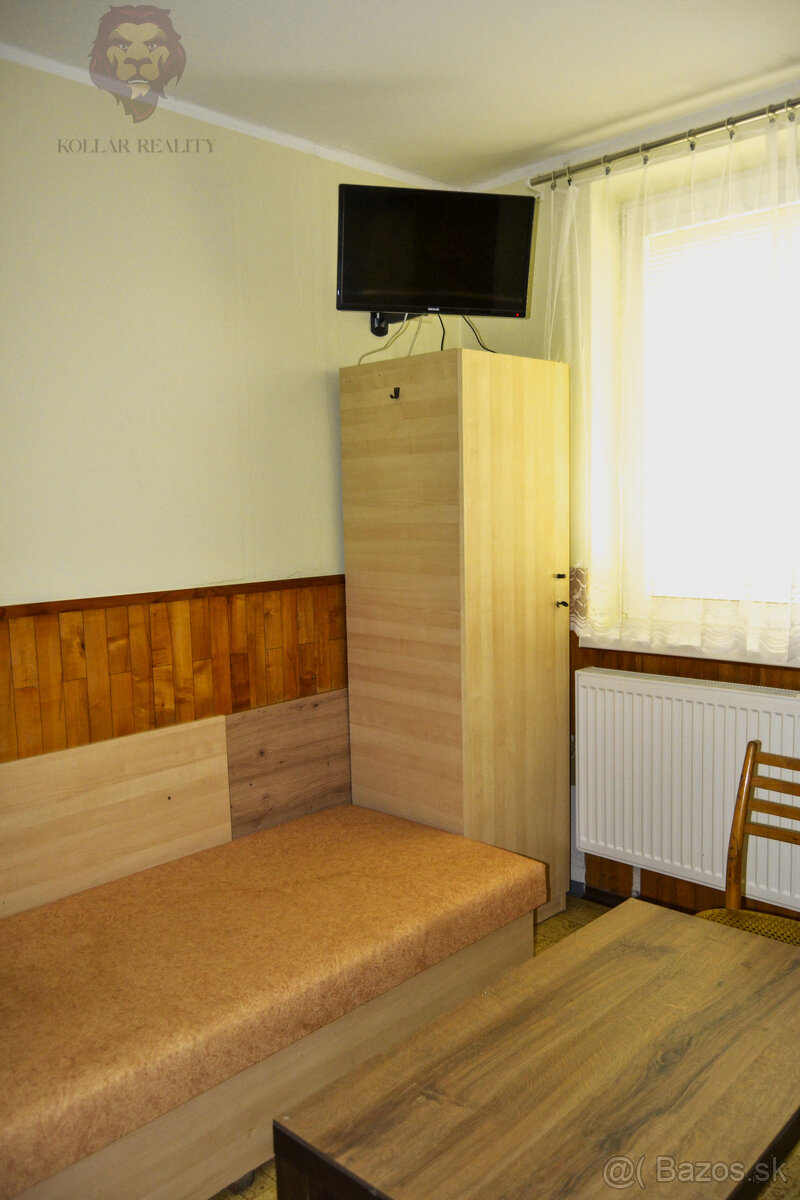 NA PREDAJ RODINNÝ DOM SO SAMOSTATNOU UBYTOVŇOU V OBCI ZAVAR - 11