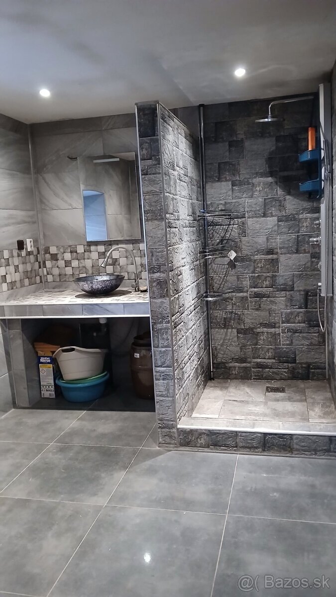 PRAKOVCE - veľký dvojgeneračný dom po rekonštrukcii - 11