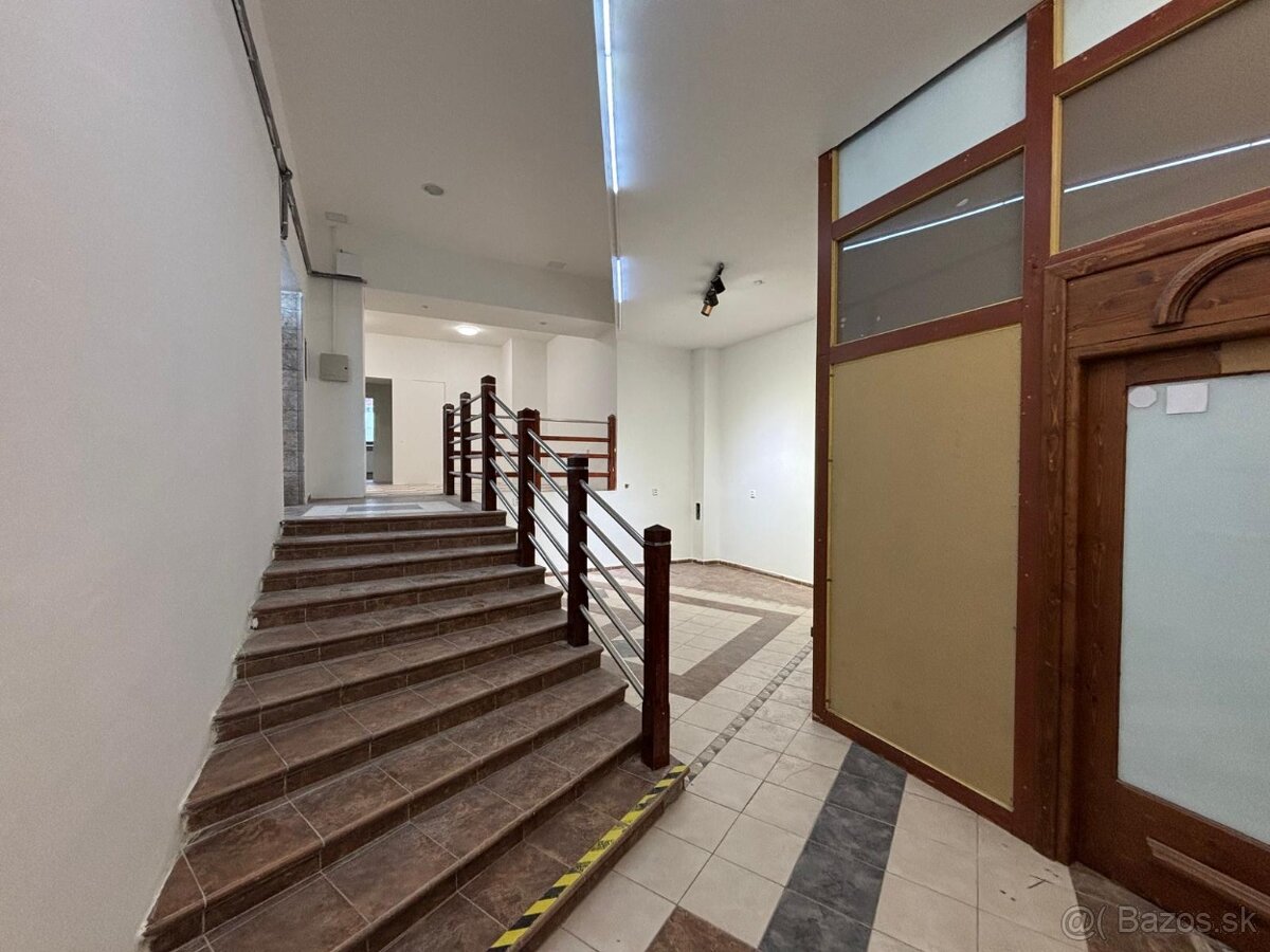 Ponúkame na prenájom obchodný priestor v centre Poprade - 11