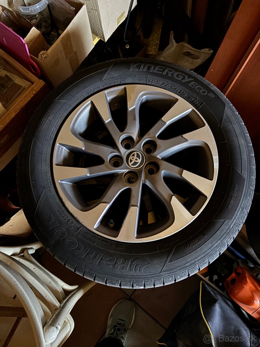 Toyota Prius PHV - 11