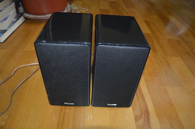 predam dva reproduktory MAGNAT - 11