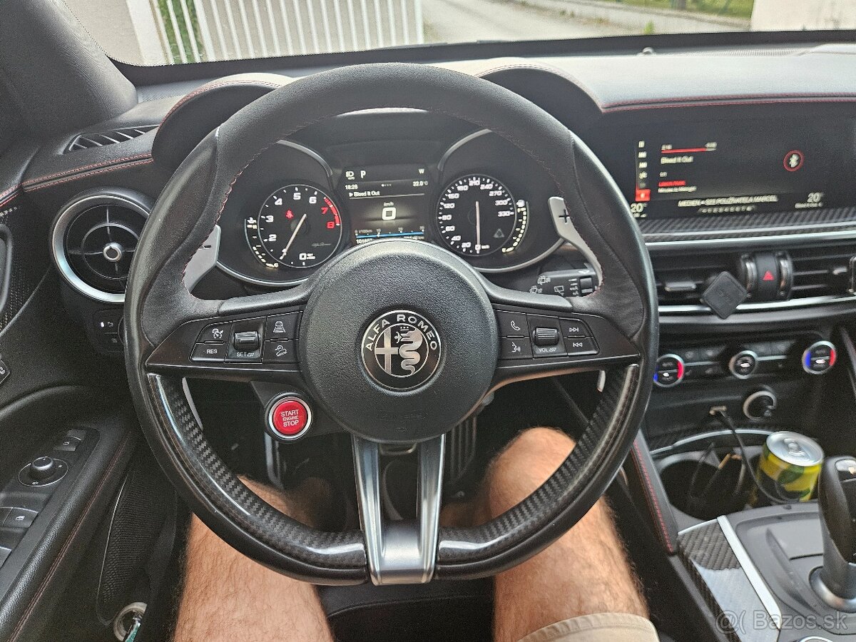 Alfa romeo stelvio quadrifoglio - 11