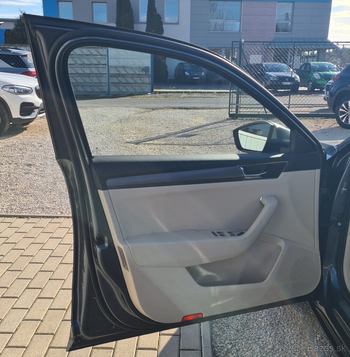 ŠKODA SUPERB 2.0 TDI SCR STYLE AUTOMAT - 11