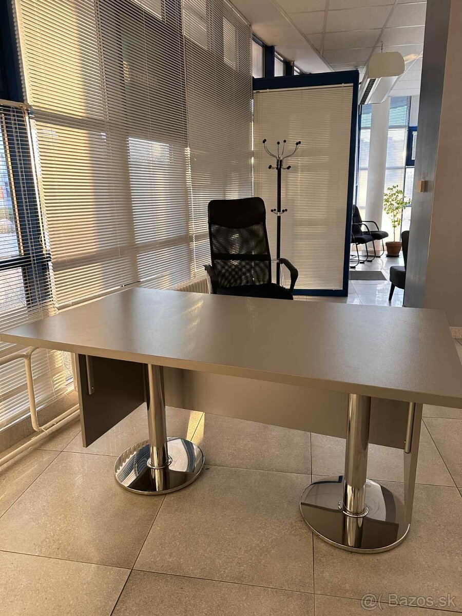 PREDÁME KANCELÁRSKY NÁBYTOK - 11