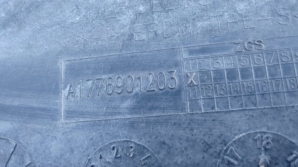 Mercedes A W177 2018- Kia Ceed II 2012- podblatnik - 11