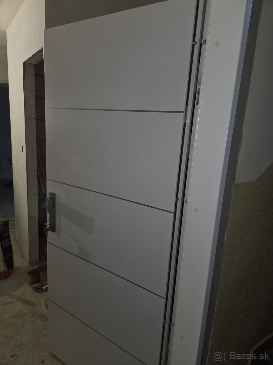 Výmena vchodových dverí do bytu - 11