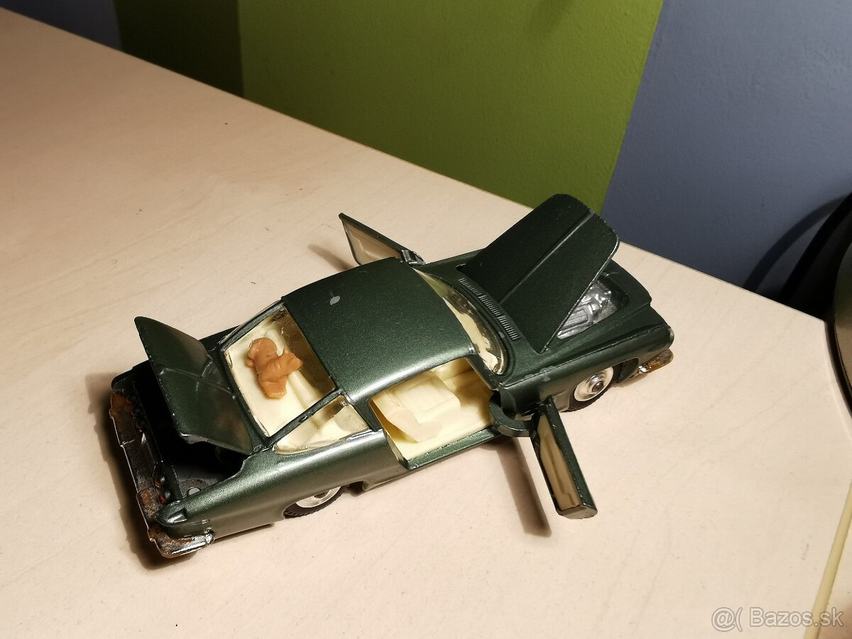 Corgi toys Ghia Chrysler - 11