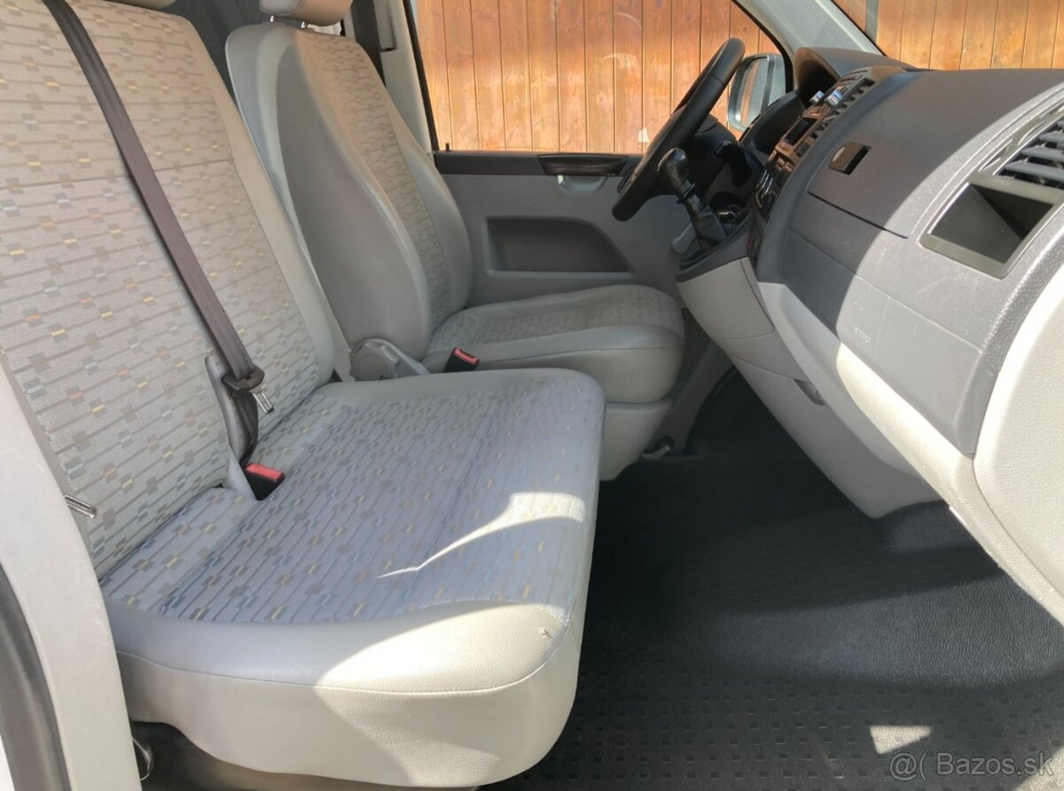 VOLKSWAGEN TRANSPORTER T5 2,0 TDi 4MOTION - 11