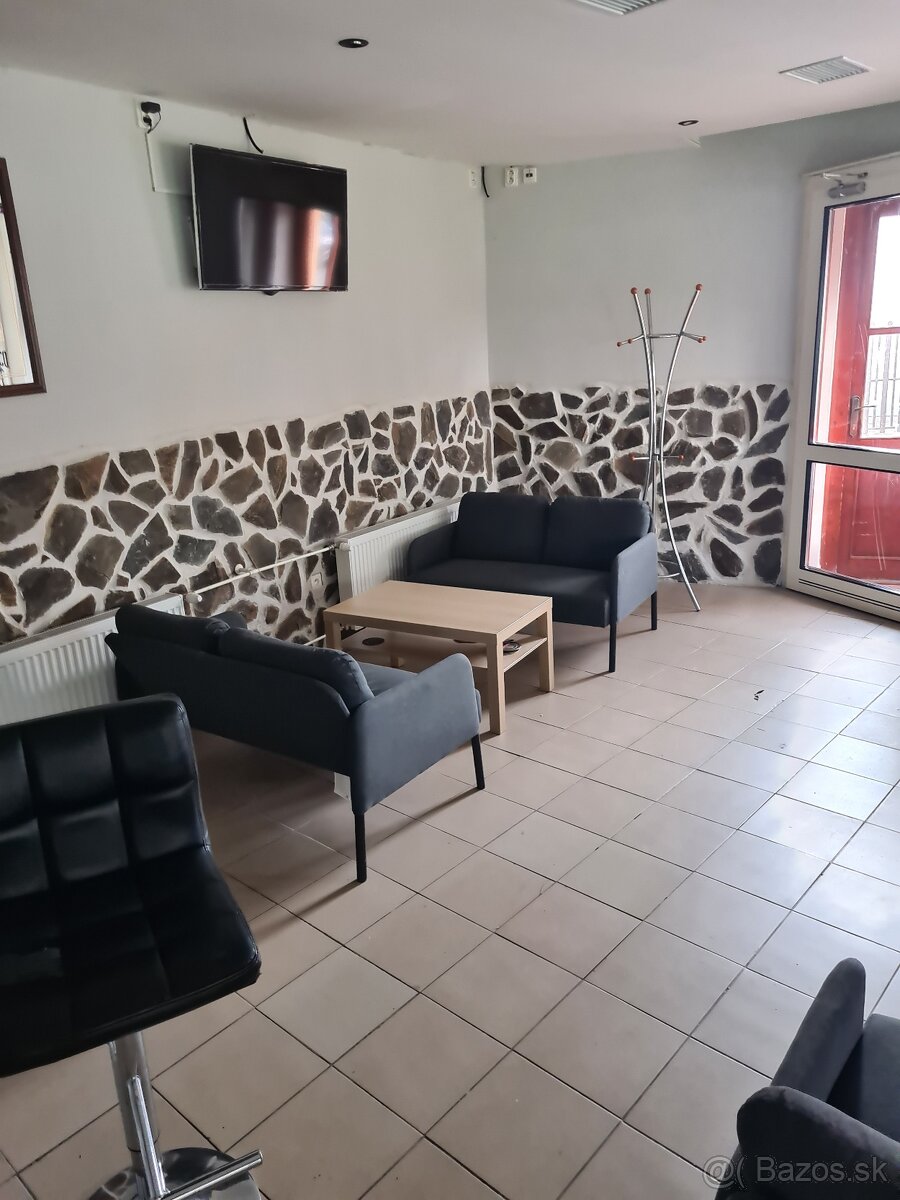 Rodinný dom ako podnikateľský objekt s veľkým pozemkom - 11