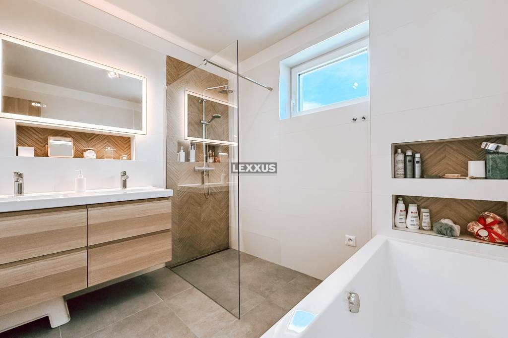 | Moderná novostavba Rodinného domu s krásnym pozemkom v Zál - 11