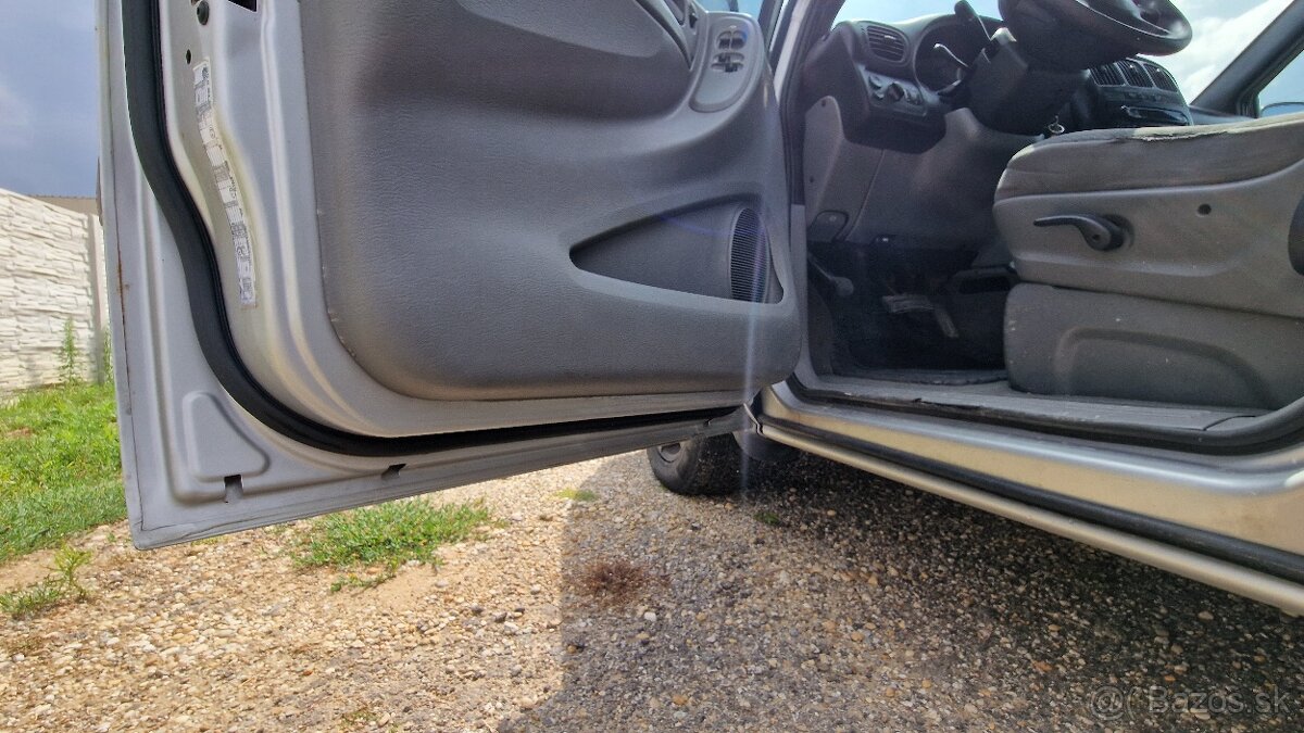 Chrysler Voyager 2.8 CRD automat, 7 miestny, SK auto - 11