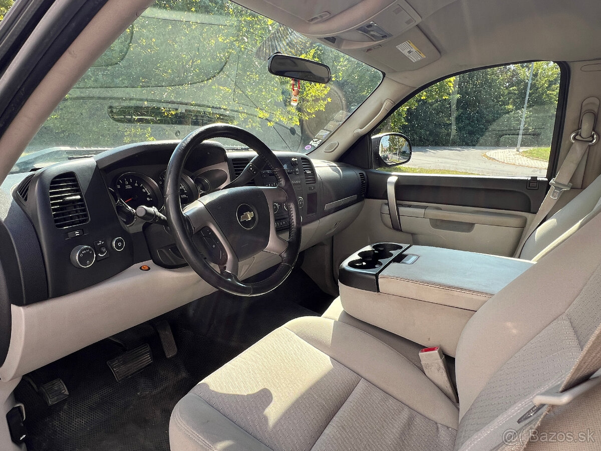 Chevrolet Silverado 5.3 V8, 4x4, LPG, 97 500 km, tažné 3.5t - 11