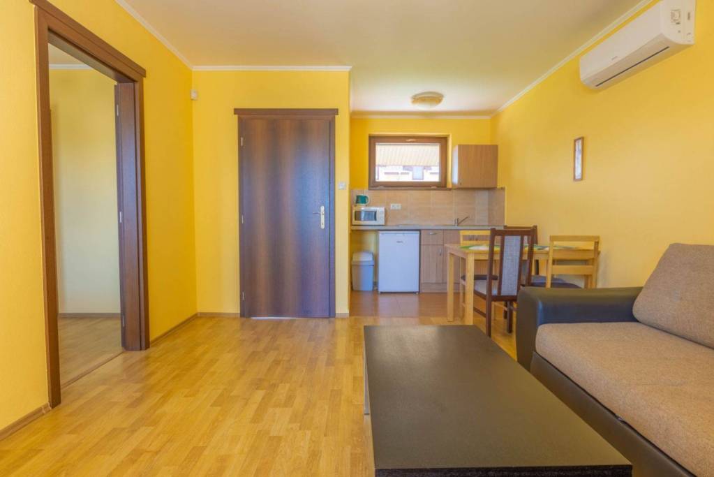 NA PREDAJ: APARTMÁNOVÝ DOM, VEĽKÝ MEDER - 11