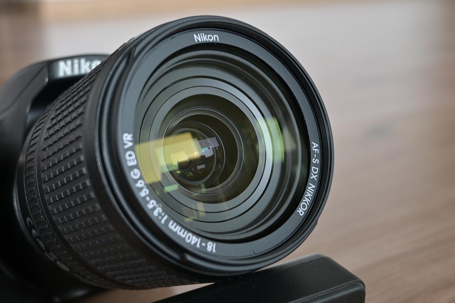 Nikon D5600 wifi + BT- otocny dotyk.disp. + 18-140 VR AF.s - 11