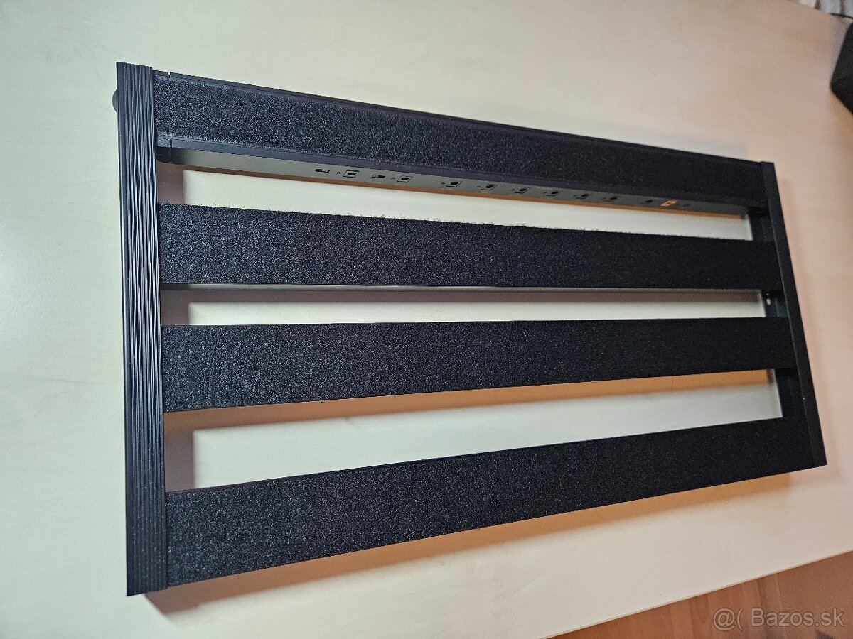 Pedalboard + power supply + kufor - 11