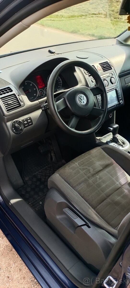 Touran DSG 239000km bez DPF nová STK - 11