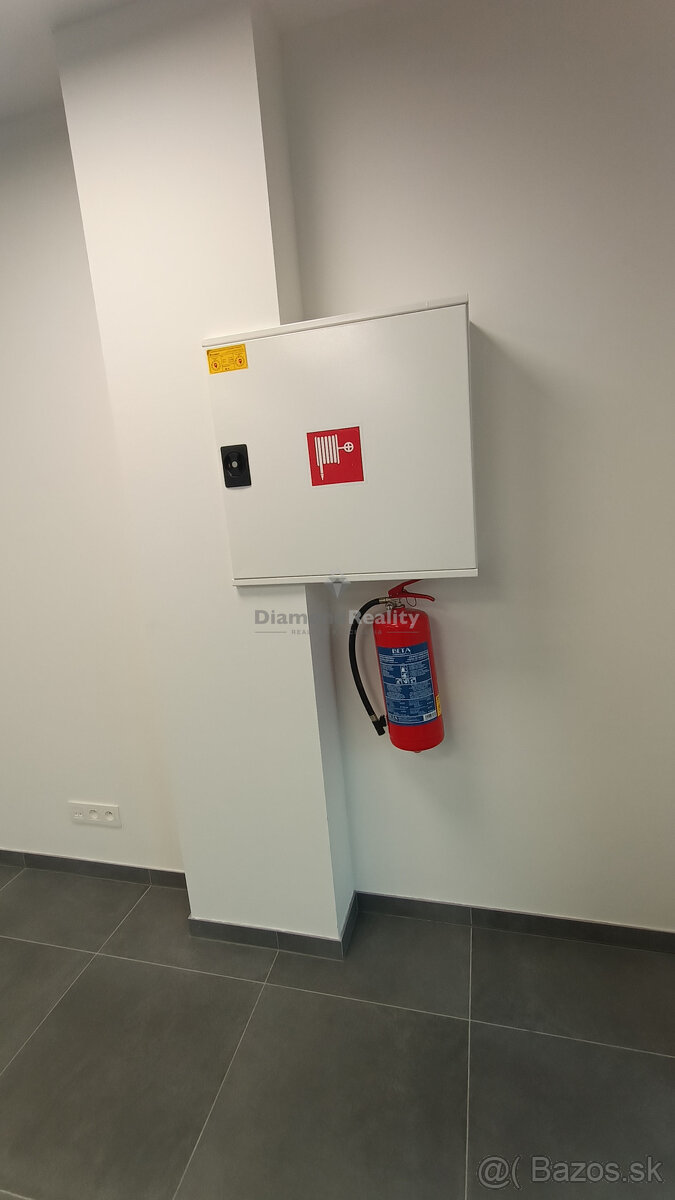 Na prenájom obchodné priestory v budove Orbis Nitra - 11