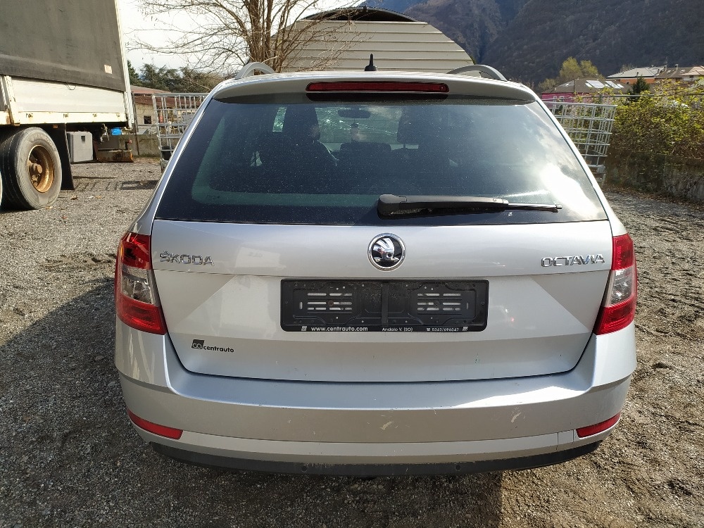 Škoda Octavia 3 facelift 1.6 tdi 85 kW - 11