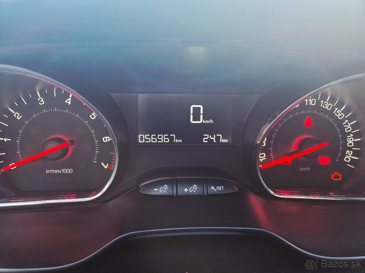 Peugeot 208 1,2 PureTech Style - 11