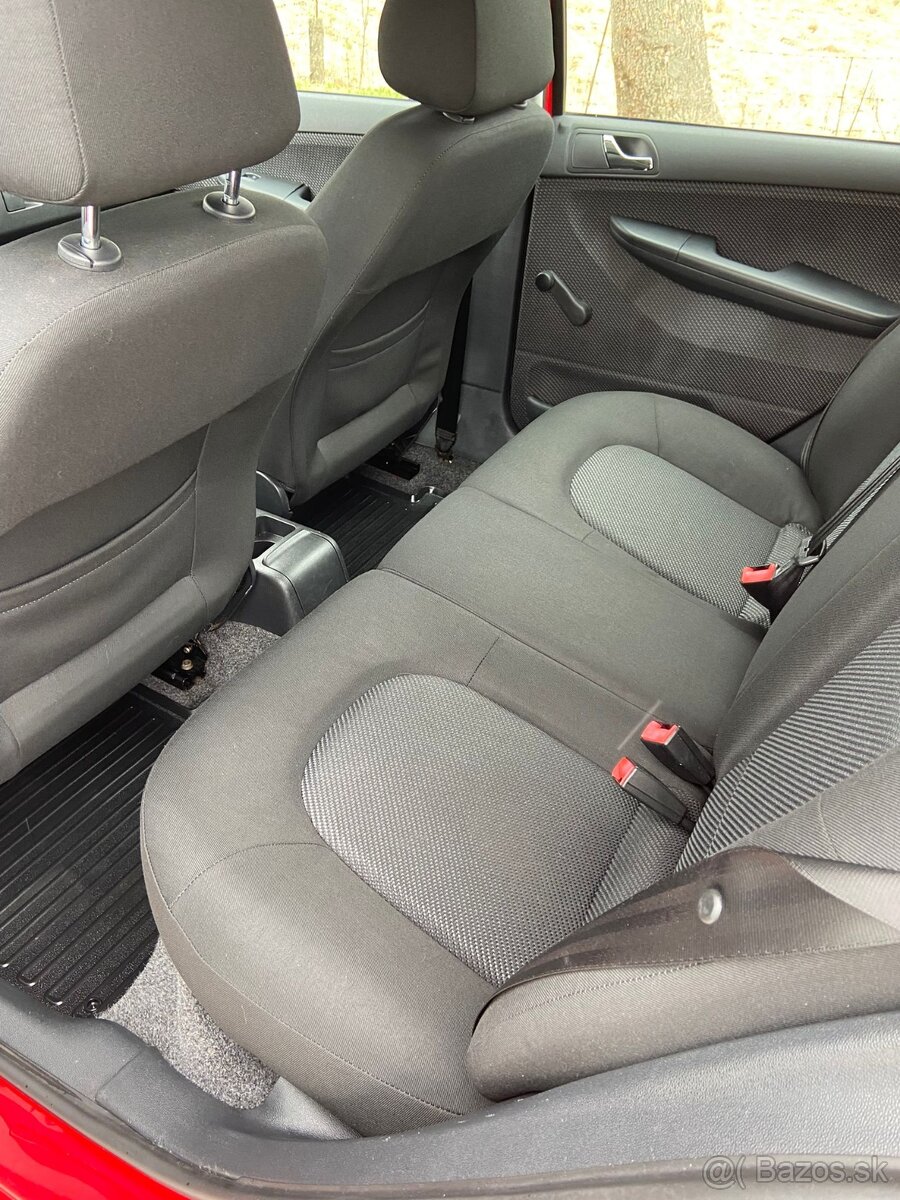 Škoda Fábia 1.2htp benzín 12V, klíma - 11