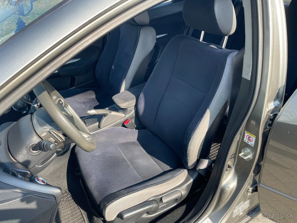 Honda Civic 1.8 VTEC, r. 2008, automat - 11