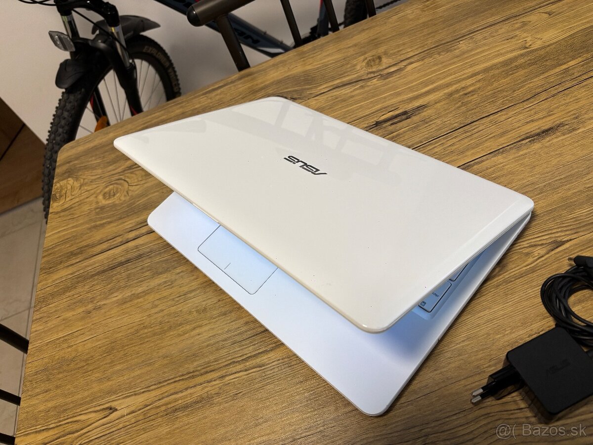 Asus Notebook/4GB RAM DDR4/1TB SSHD/Intel HD 2GB Grafika - 11
