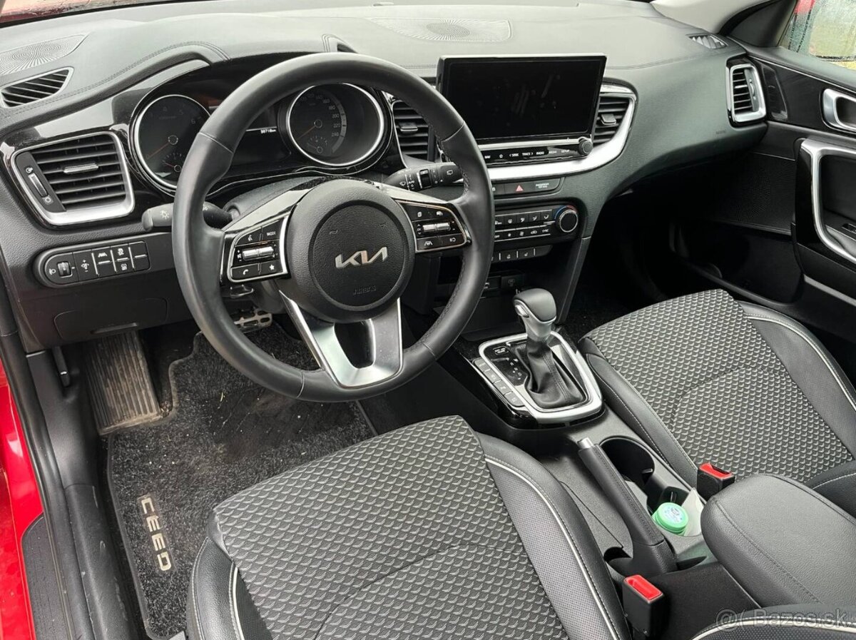 Kia Ceed SW 1.5 T-GDI - 11