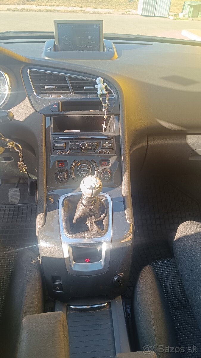 Peugeot 5008 2.0 HDI - 11