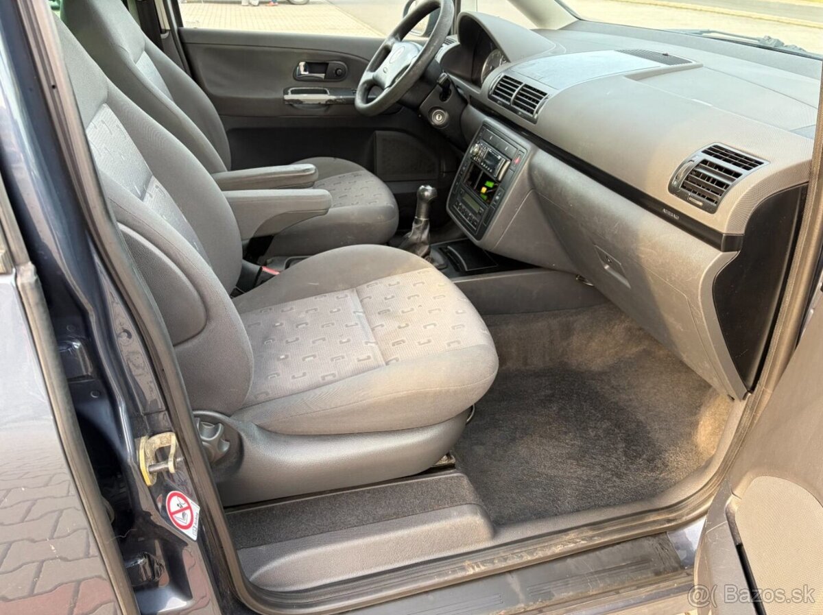 Volkswagen Sharan 1.9 TDi 7 míst - 11