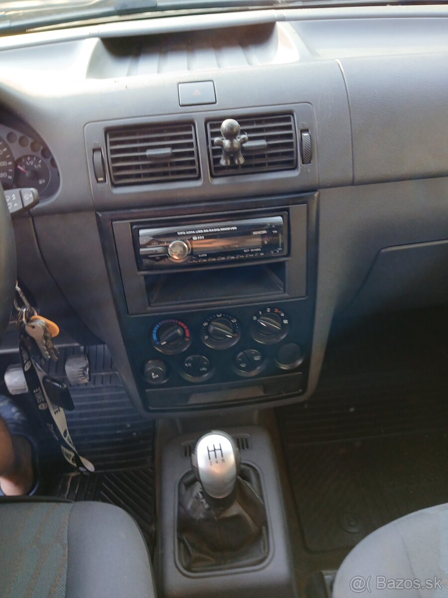 Predám Ford transit connect 1,8 r.2009 - 11