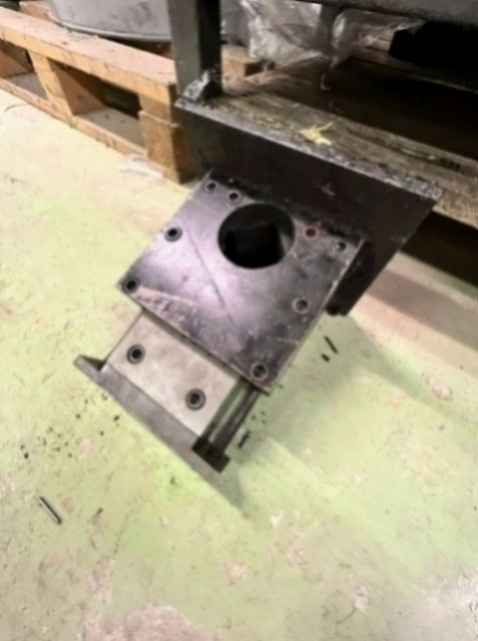 Hydraulický kombinovaný stroj 25 t Nelson použitý - 11