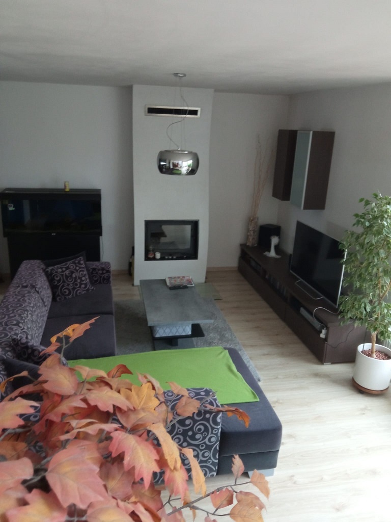 Pekný dom v atraktívnej lokalite Čierna Voda,iba 15 km od BA - 11