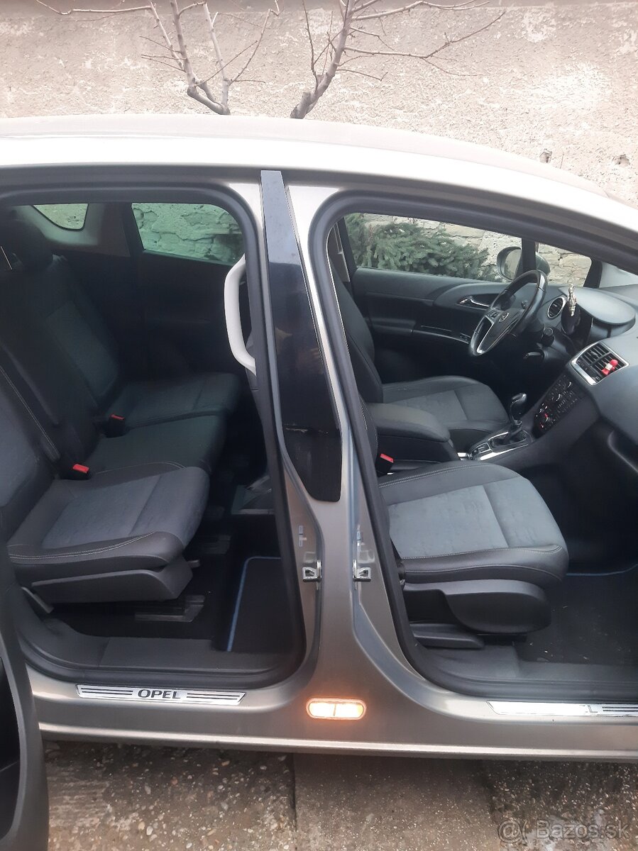 Opel Meriva b 2010 - 11