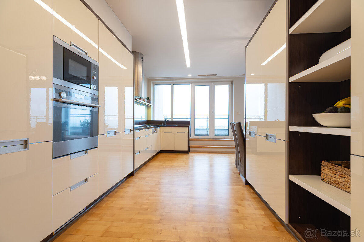LUXUSNÝ 4 IZB BYT (Penthouse) s TERASOU s VÝHĽADOM na MESTO - 11