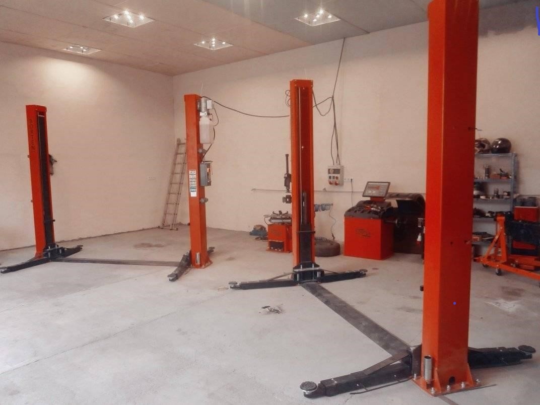 Dvojstlpový zdvihák BOR 4,2Ton a 5TON ramena 3dielne automat - 11