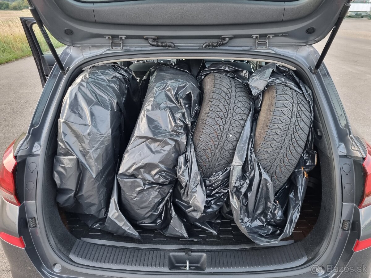 Hyundai i30 Combi 1.4 Benzín 74kw - 11