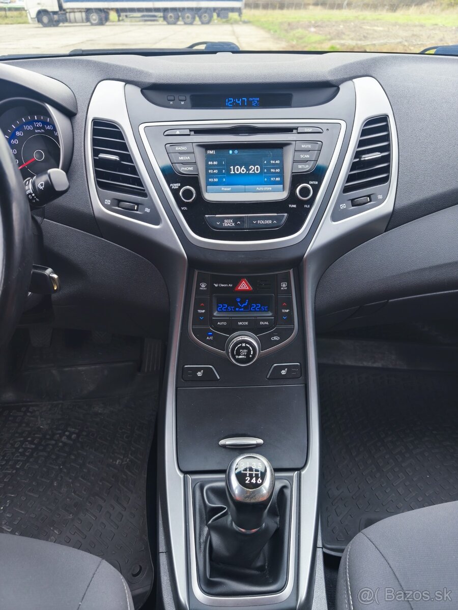 Hyundai Elantra Sedan 1.6 benzín 97kW manuál - 11