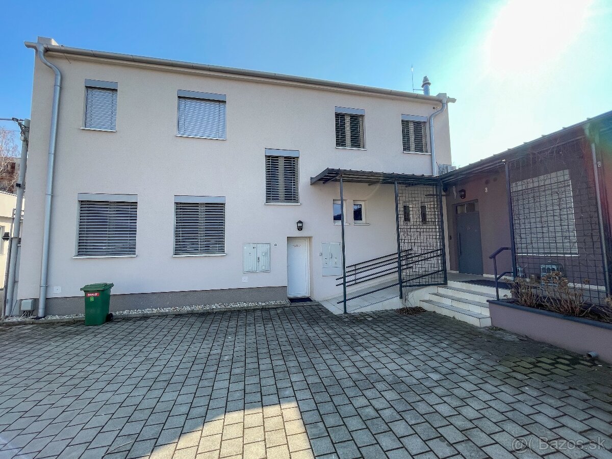 Polyfunkčná budova na predaj, Vráble - 11