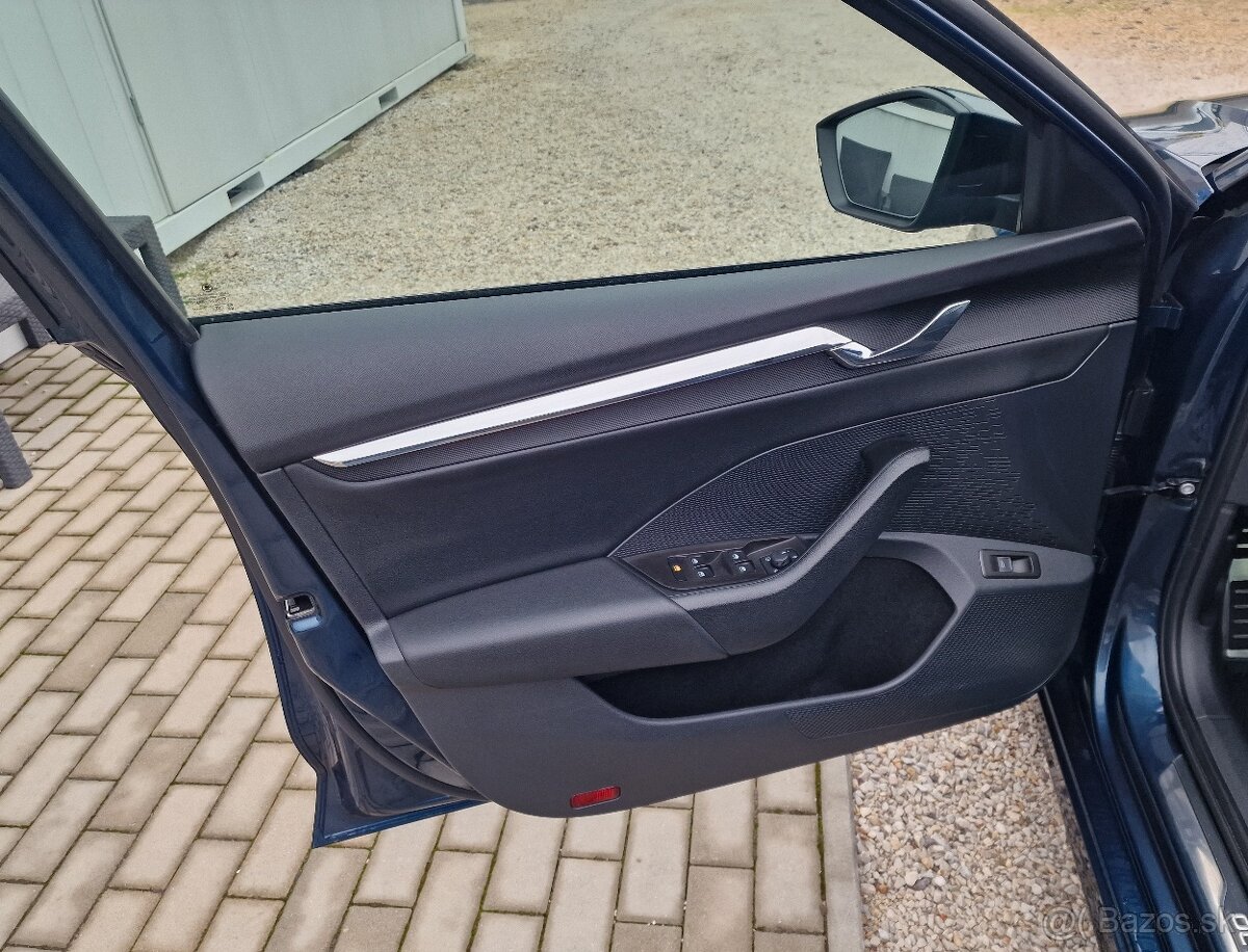 ŠKODA OCTAVIA COMBI 2.0 TDI STYLE DSG - 11