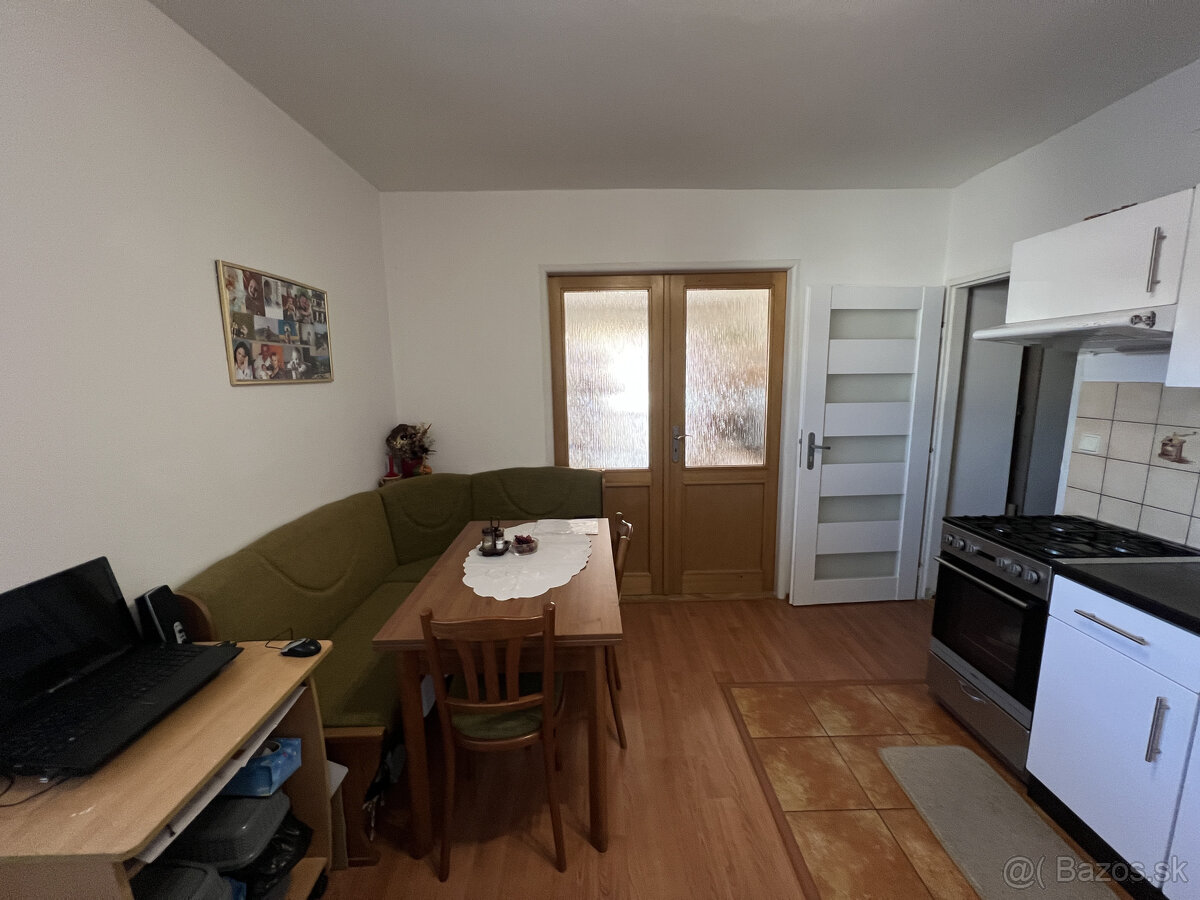 Na predaj 2 izbový útulný,zrekonštruovaný byt s balkónom a k - 11