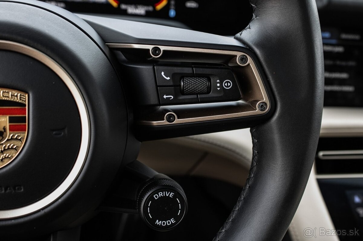 Porsche Taycan TURBO - 11